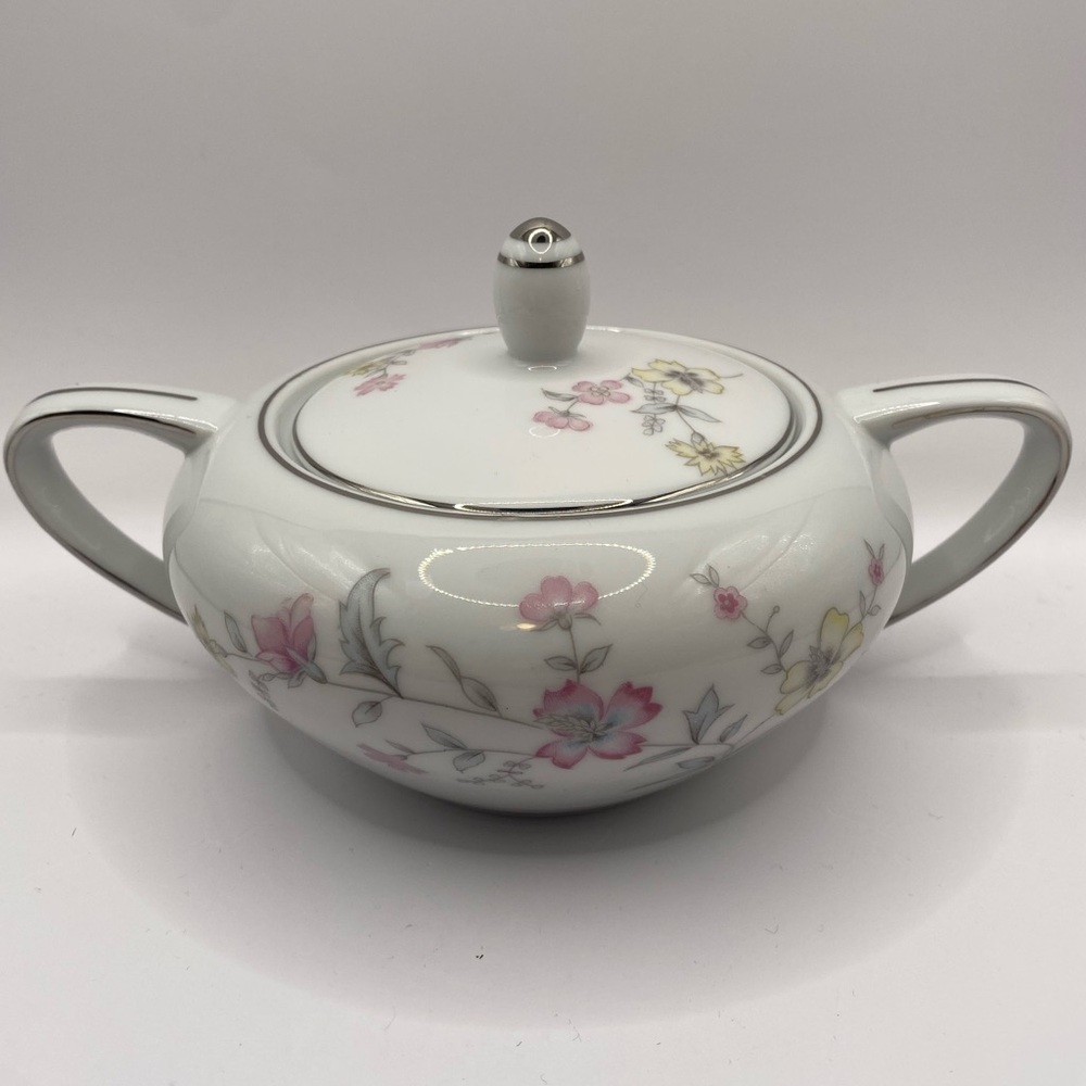 Vintage Wentworth Fine China Dover 1533 Covered Sugar Bowl